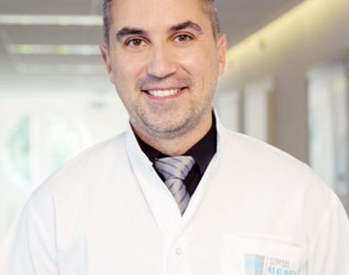 innowacyjny zabieg wszczepienia protezy pracia wykonany w krakowskim szpitalu na klinach